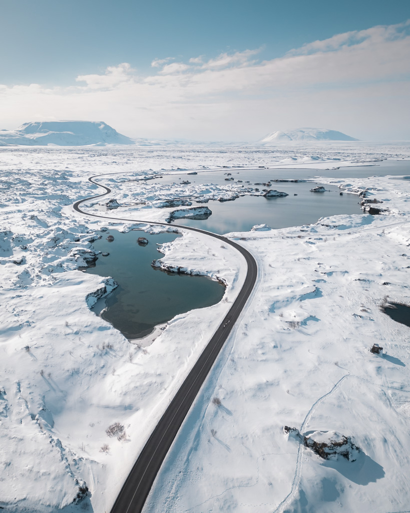 Island Rundreise - Straße durch den verschneiten Norden am Diamond Circle