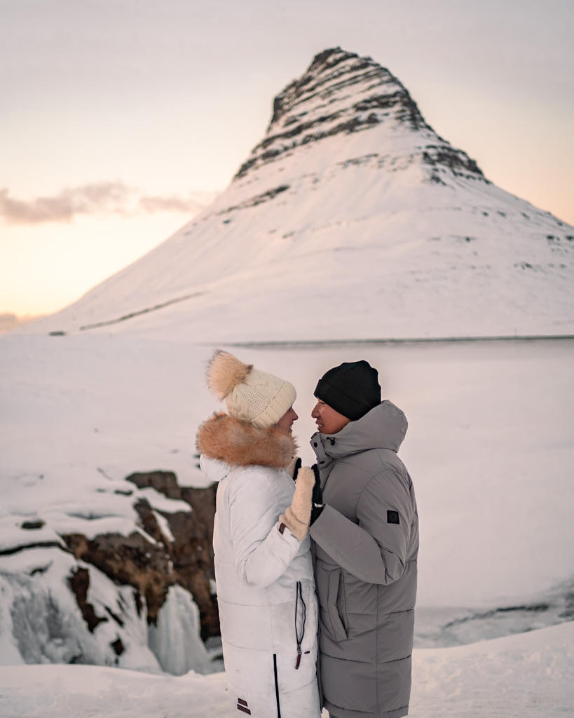 Island Rundreise - Kirkjufell Berg auf der Snaefellsnes Halbinsel bei Sonnenuntergang