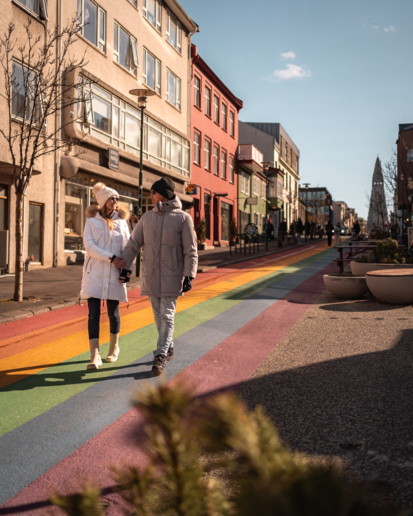 Island Rundreise - Rainbow Street in der Altstadt von Reykjavik