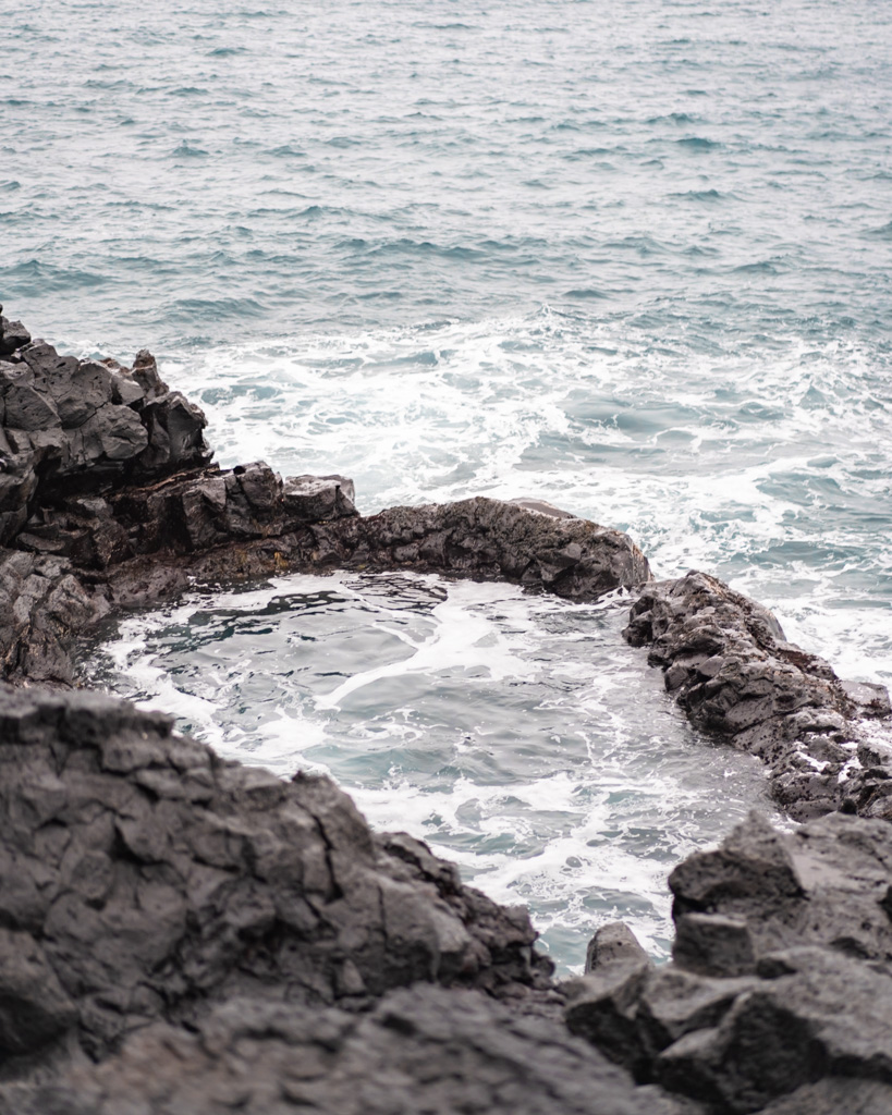 Island Rundreise - Lava Rock Pool auf der Reykjanes Halbinsel